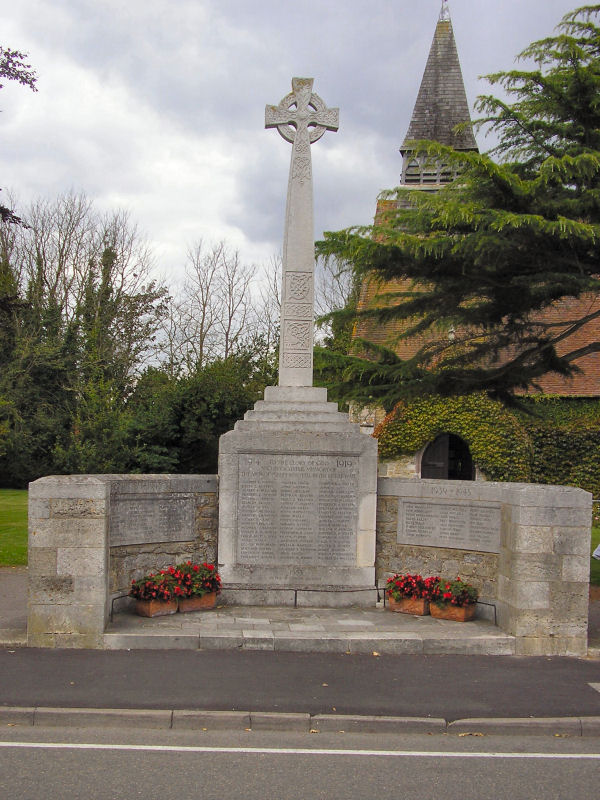 Selsey War Memorial, Suswex - Photographs copyright &copy; Alan Stevens 2009
